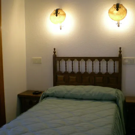 Hotel Puerta Romeros Burgo