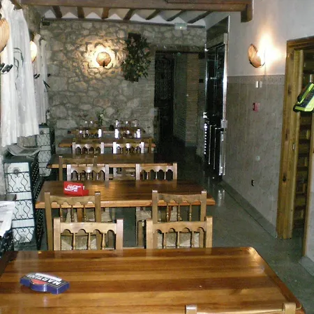 Hotel Puerta Romeros