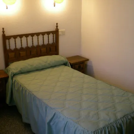 Hotel Puerta Romeros