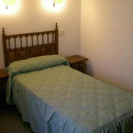 Puerta Romeros Hotel 2*