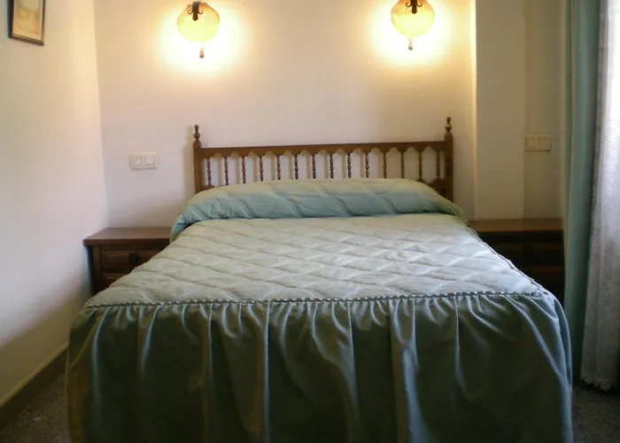 Hotel Puerta Romeros