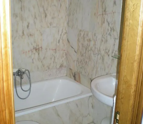 Hotel Puerta Romeros